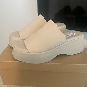 Steve Madden slinky 30 sandals